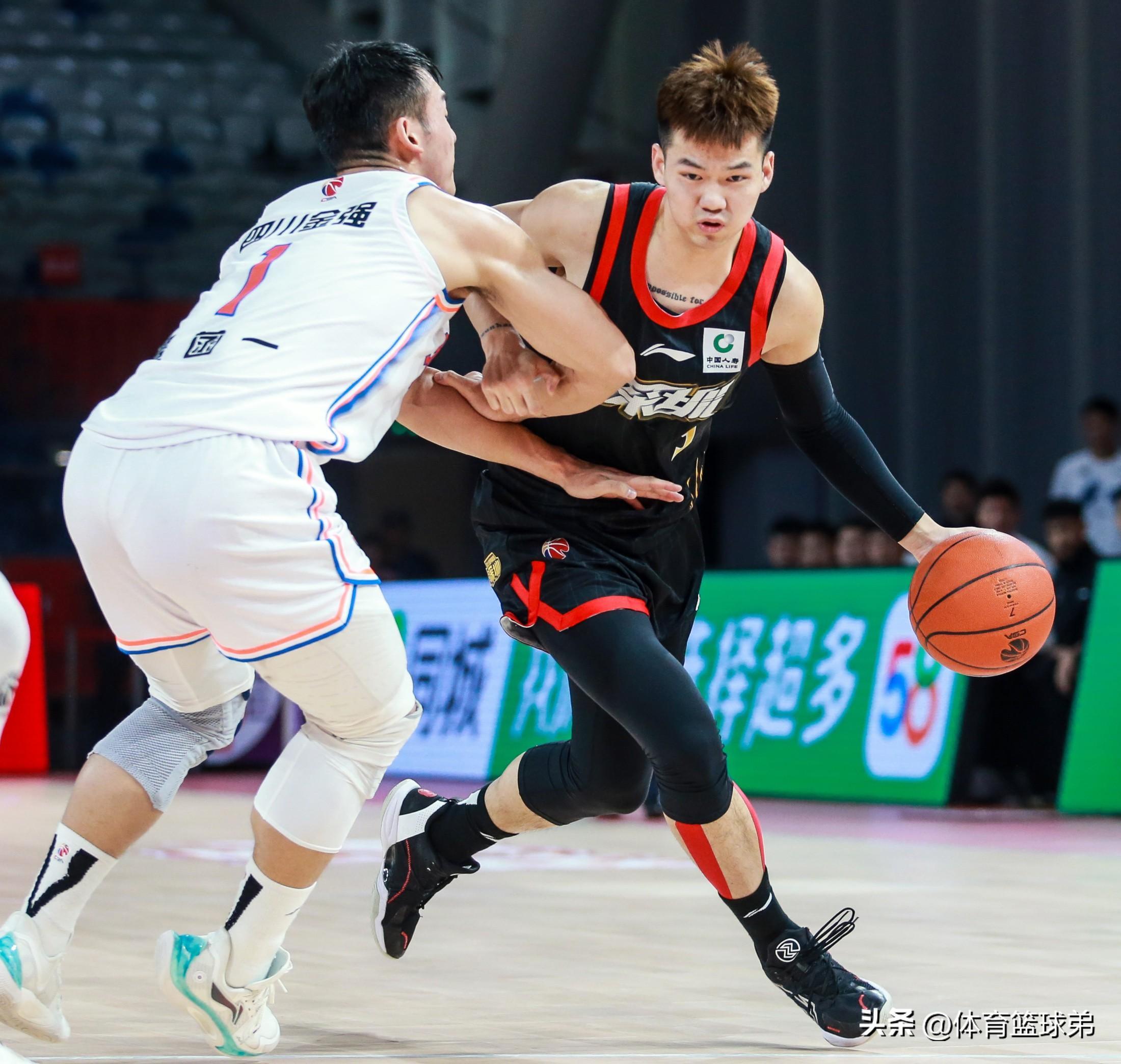 转会期山东男篮调整名单以备全明星赛;迎来里程碑环节打磨;引发热议;临场指挥获称赞的简单介绍 转会期山东男篮调整名单以备全明星赛;迎来里程碑环节打磨;引发热议;临场指挥获称赞的简单介绍