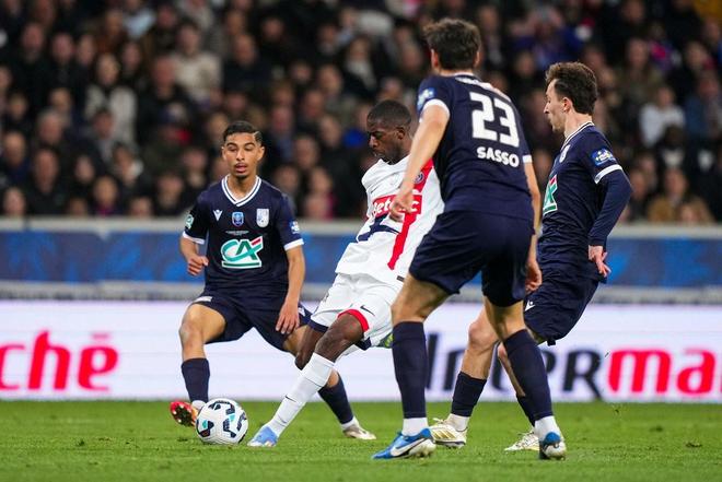 法国杯集结日再迎强敌，多特蒙德更衣室发声，主帅态度：引发热议，赛程密集仍需轮换的简单介绍