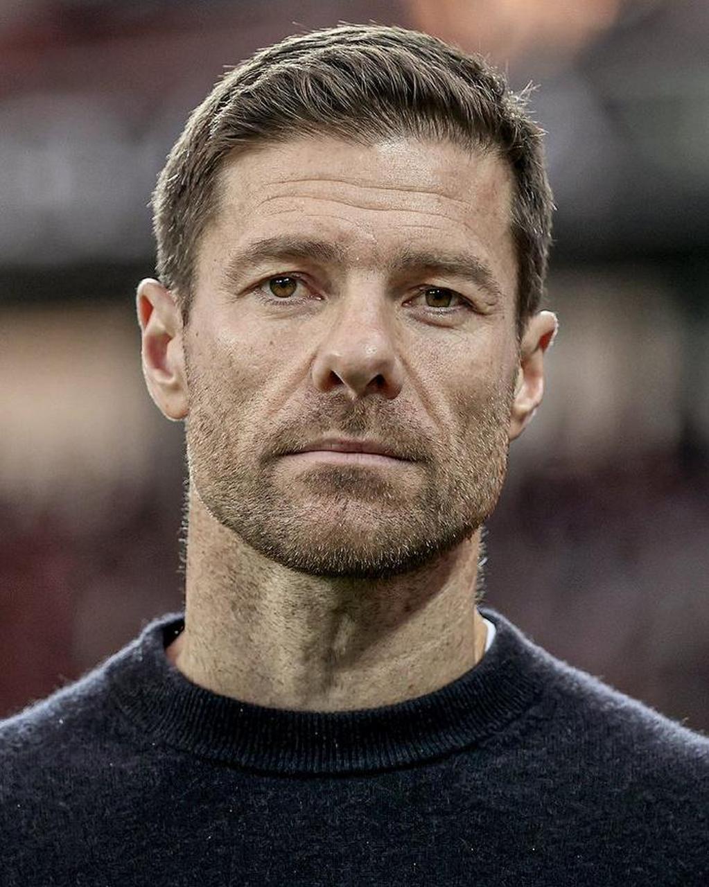 勒沃库森发布备战花絮，关键时刻回应争议，欧联任务艰巨，身体对抗强度拉满(勒沃库森今年为何如此之猛)