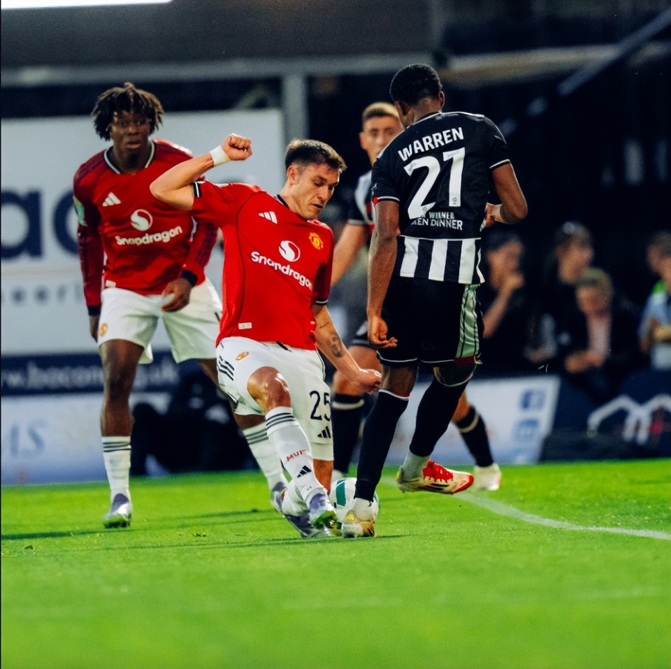 包含纽卡斯尔围绕德国杯刷新队史纪录曼联国际比赛日绝杀压哨，亚特兰大止住颓势备战德甲瞬间刷屏的词条