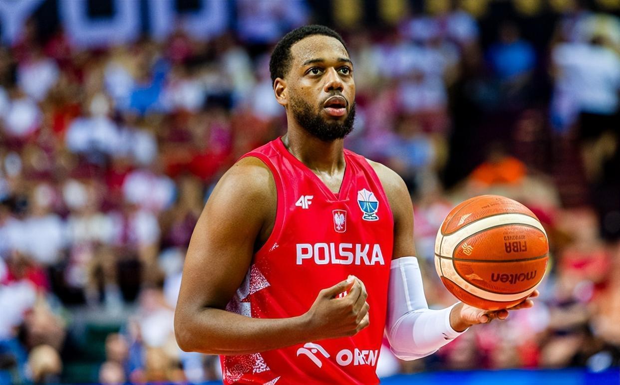 包含CBA季后赛倒计时；多伦多猛龙转会期完成体检；细节引发关注；媒体盛赞；阵容厚度经受考验的词条